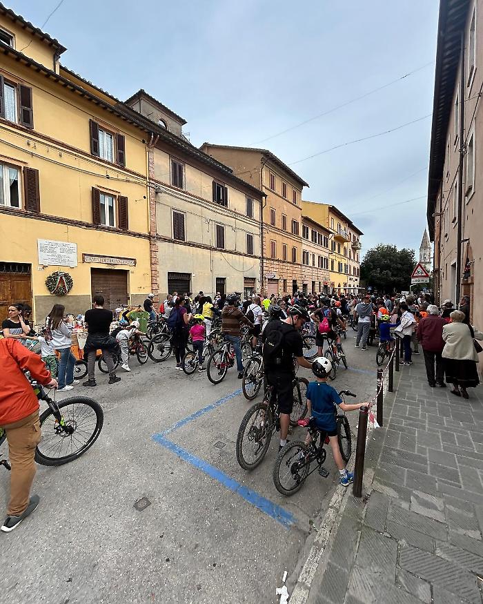Colori, giochi ed emozioni: Bimbimbici fa nuovamente centro. Grande successo per l'evento organizzato da Fiab Perugia Pedala