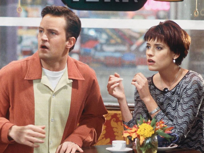 Il ricordo di Paget Brewster sulla star di Friends Matthew Perry: "Era davvero un ragazzo d'oro"