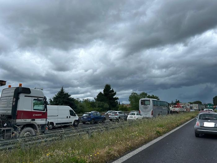 Incidente sulla Centrale Umbra tra Foligno e Spello: traffico in tilt e una donna in ospedale