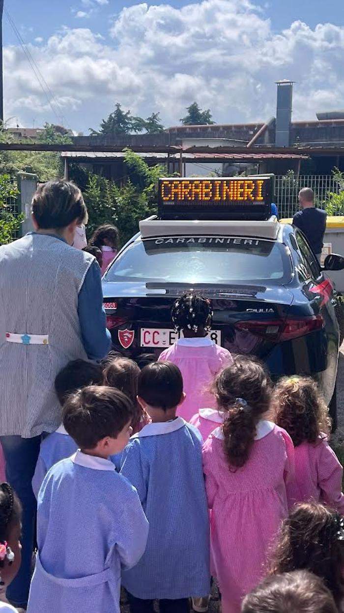 I Carabinieri incontrano i piccoli: educazione alla legalità e scoperta del rispetto delle regole alla scuola Jean Piaget