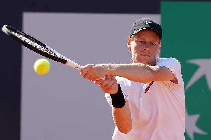 Jannik Sinner e il peso dell’eroe perfetto: cosa c'è oltre il tennis