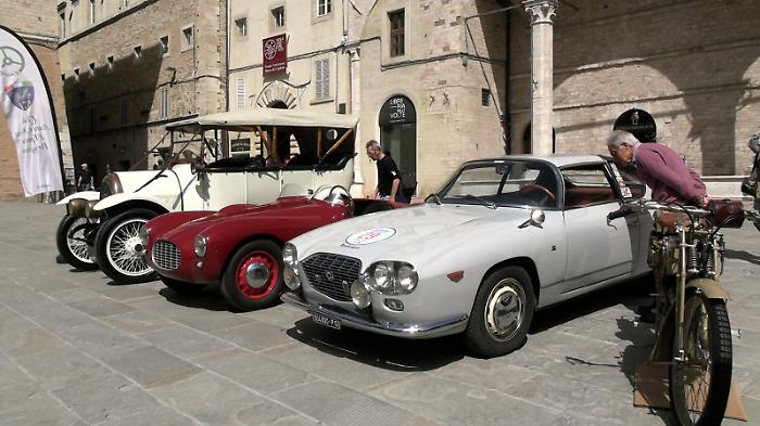 Gualdo Tadino invasa dalle auto storiche: venerdì 9 maggio c'è la Coppa della Perugina