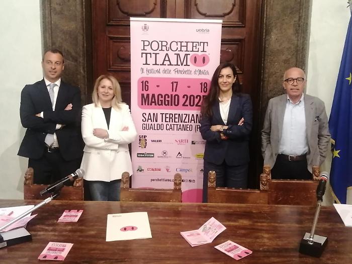 La porchetta umbra punta al marchio Igp: la sfida di Porchettiamo. E "sua maestà il maiale" finisce anche a teatro