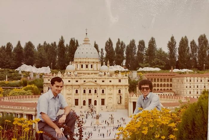 Quel giorno di Robert Francis Prevost negli anni ’70 a Minitalia, il cuore di Leolandia: commozione del presidente del parco divertimenti per il legame con Papa Leone XIV