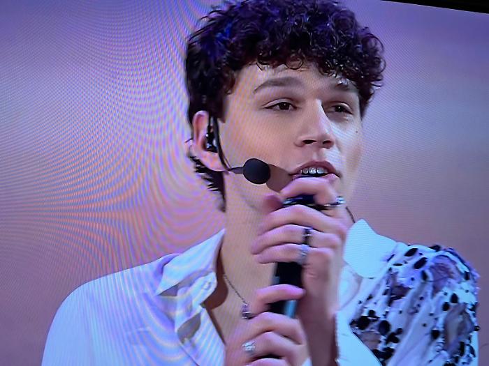 Nicolò Filippucci al Quasar Village, il cantante che ha partecipato ad Amici farà il firmacopie: come e quando
