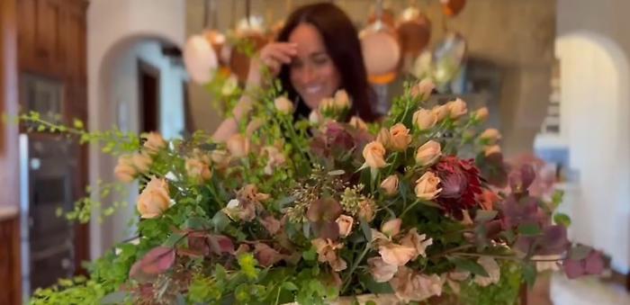 La nuova Meghan su Instagram: tra marmellate, podcast e un messaggio alla Royal Family