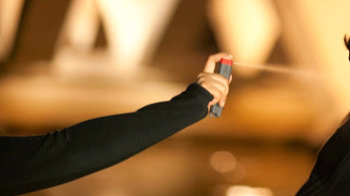 Risse con spray al peperoncino, rapine e disordini: chiusura di 15 giorni per un locale di Perugia 