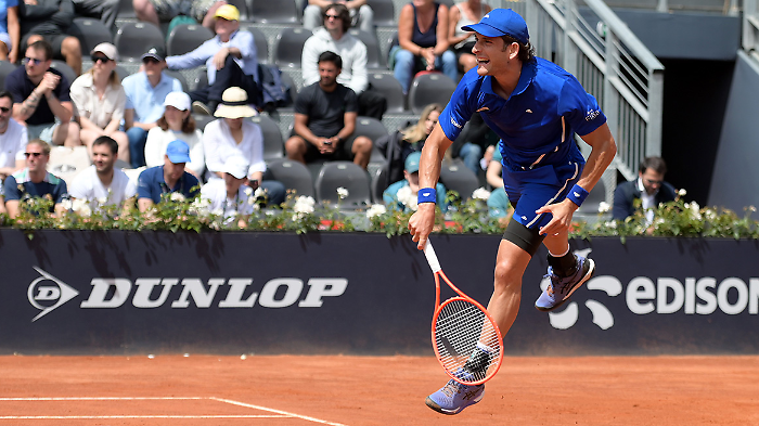 Francesco Passaro ko agli Internazionali d'Italia: Khachanov vince in due set e vola agli ottavi