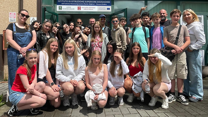 L’Alighieri parla inglese con gli studenti della Ryburn Valley: lo scambio culturale è un successo