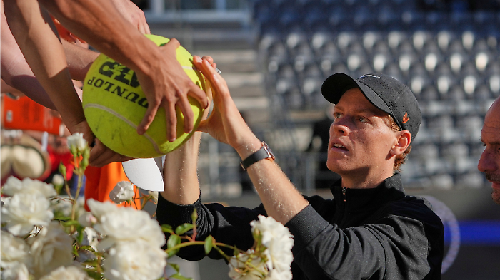 Jannik Sinner sfida Cerundolo agli ottavi degli Internazionali di Roma: orario, dove vedere la sfida e i possibili quarti 