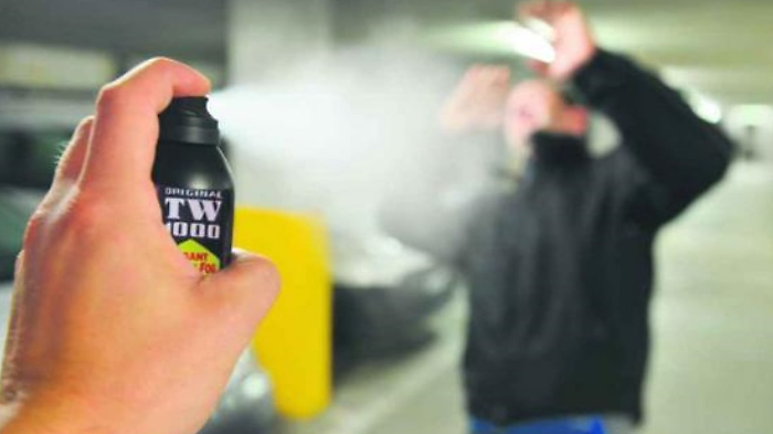 Spray urticante a scuola: spunta un secondo episodio. E' caccia ai minorenni terribili