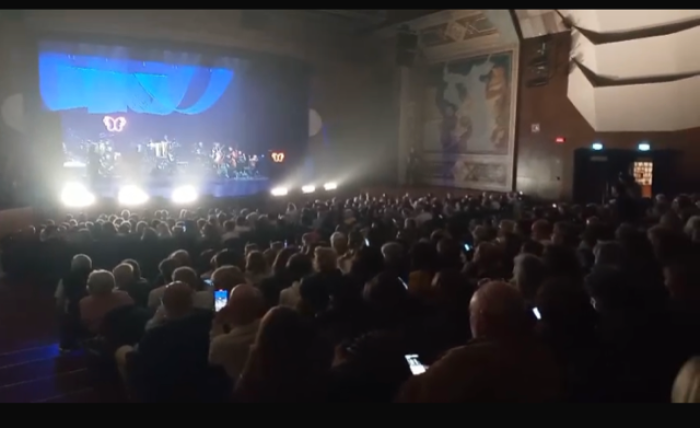 Fiorella Mannoia, concerto sospeso per alcuni minuti: black out del sistema d'allarme al Lyrick. Cosa è successo