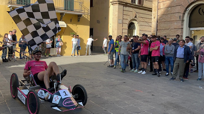 Gran premio della Fratta: adrenalina e divertimento tra le vie del centro storico con le auto a pedali 