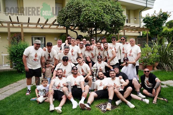 Circolo Trasimeno da sballo a Gabicce: alza al cielo la Coppa Umbria Uisp