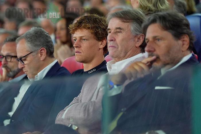 Cucinelli allo stadio con Sinner per Milan-Bologna: i consigli per il look del tennista