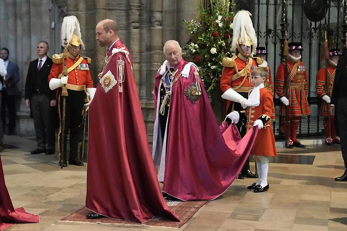  Re Carlo cede (in silenzio) il comando a William: cosa è successo davvero a Westminster