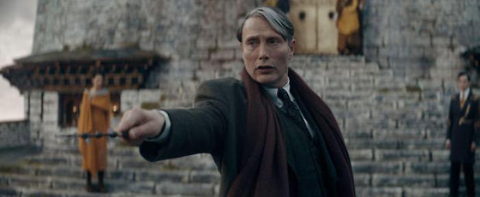 Animali fantastici - I segreti di Silente stasera in tv sabato 17 maggio su Italia 1: trama, cast e curiosità dello spin-off di Harry Potter