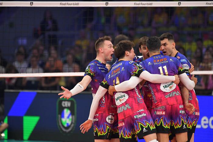 La Sir Sicoma Monini alza al cielo la prima Champions League della sua storia 