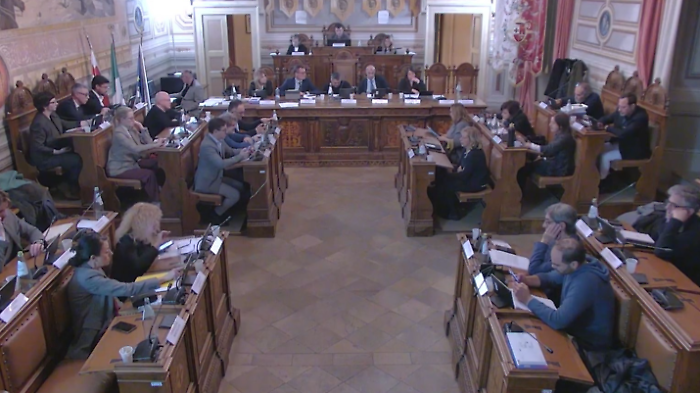 Foligno, nuova seduta per il Consiglio comunale: sul tavolo anche il progetto per il tempio crematorio a Colfiorito