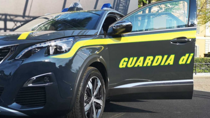 Oro di contrabbando, 4 denunciati e altro sequestro della Finanza: metallo e soldi confiscati (da inizio anno 1,3 milioni) andranno all'asta