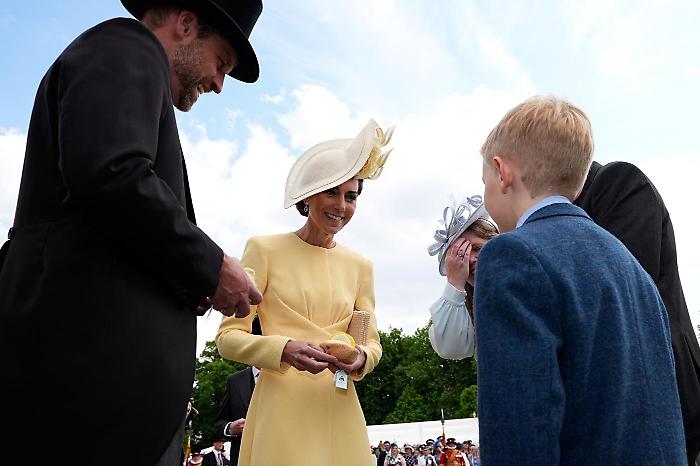 Kate Middleton torna in pubblico dopo mesi: tutti hanno notato quel braccialetto