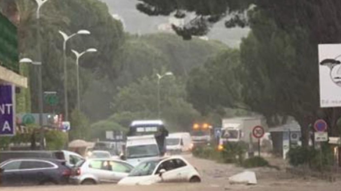 Francia, violente piogge travolgono Le Lavandou: due morti e un disperso