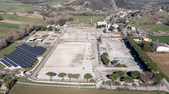 Rasa al suolo l'ex centrale Enel di Bastardo: dentro il primo parco agrivoltaico dedicato alle erbe aromatiche