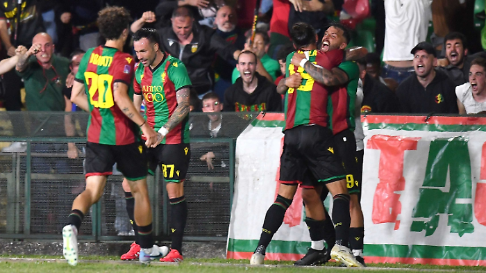 Vicenza-Ternana, una sfida d'élite: le ultime dai campi. Dove vederla e chi arbitra la semifinale playoff