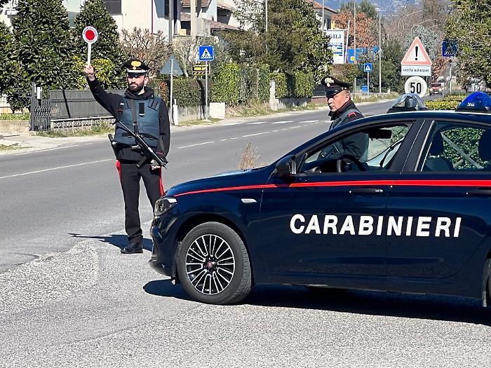 Terni, guidava senza patente e un'auto presa a noleggio e mai riconsegnata. Sorpreso dai carabinieri di Narni Scalo