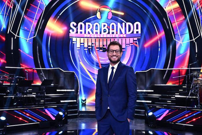 Sarabanda Celebrity stasera in tv domenica 25 maggio su Italia 1. Torna lo show con Enrico Papi: gli ospiti e i giochi