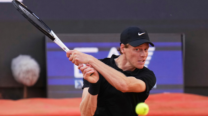 Roland Garros, questa sera l'esordio di Jannik Sinner contro Rinderknech: orario, dove vederla in tv o streaming e i precedenti tra i due
