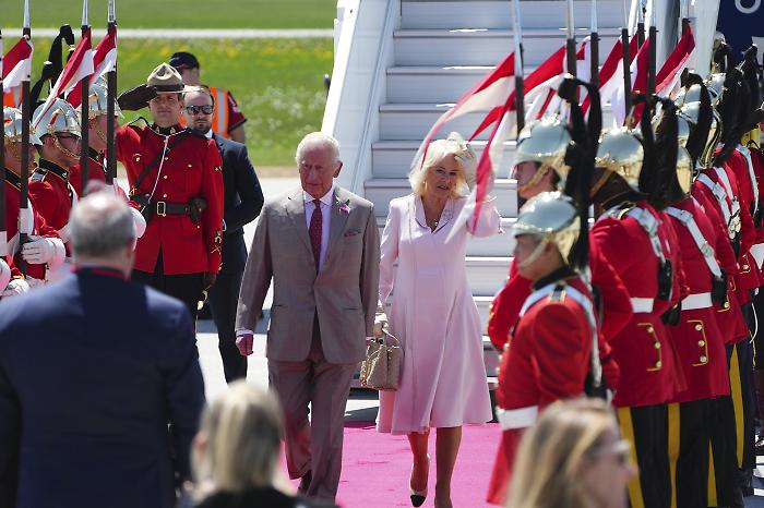 Re Carlo in Canada, tra hockey e diplomazia silenziosa: venti ore per tenere insieme il Commonwealth