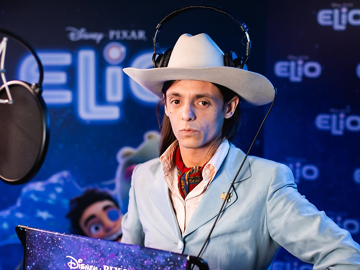 Lucio Corsi debutta nell'universo Disney: è Tegmen nel nuovo film Pixar Elio. Trama e data di uscita della pellicola