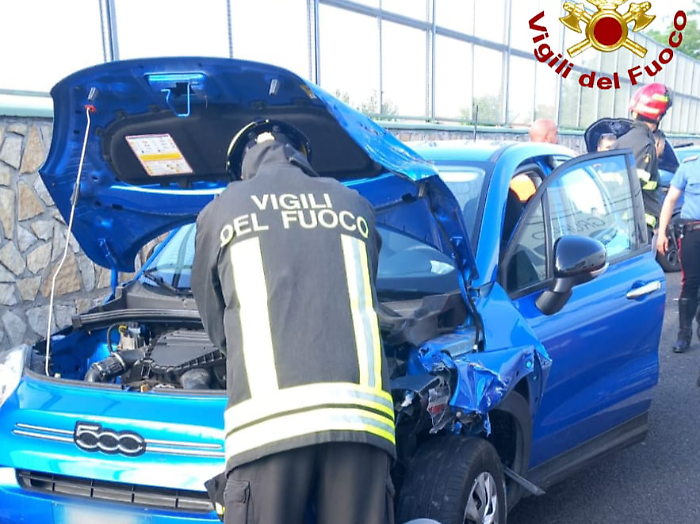 Terni, scontro tra 6 auto sul Raccordo: traffico in tilt e feriti