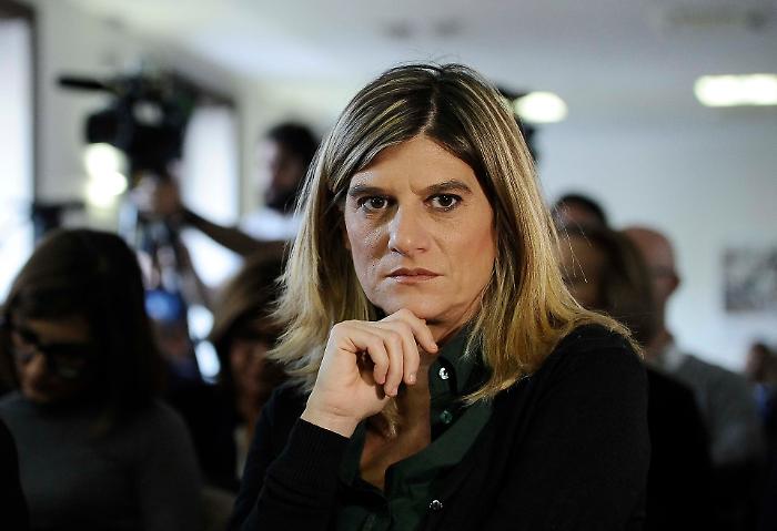 Chi è Federica Angeli, la giornalista ospite di Piero Chiambretti: le inchieste, la lotta contro la mafia romana, la scorta 