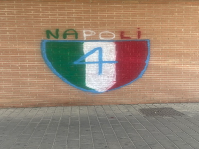 Lo scudetto sul condominio