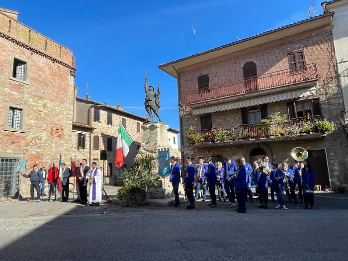Monumento ai caduti e filarmonica Sanfatucchio 