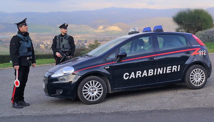 Rubano generi alimentari e cosmetici in tre supermercati: i Carabinieri arrestano tre rumeni in trasferta nell'Orvietano