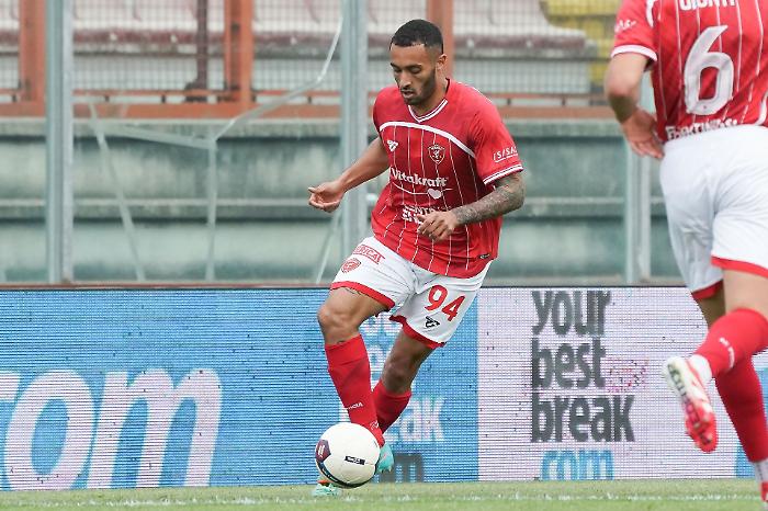 Il Perugia dà la precedenza a destra: è caccia a due giocatori