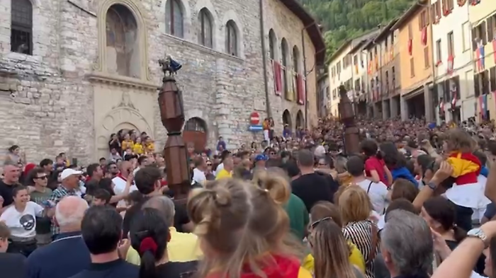 Festa dei Ceri di Gubbio: ecco la corsa dei piccoli ceraioli del futuro nel tratto della Calata dei Neri