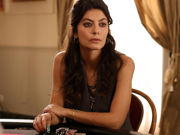 Doppio gioco stasera in tv martedì 3 giugno su Canale 5: la trama del secondo episodio 