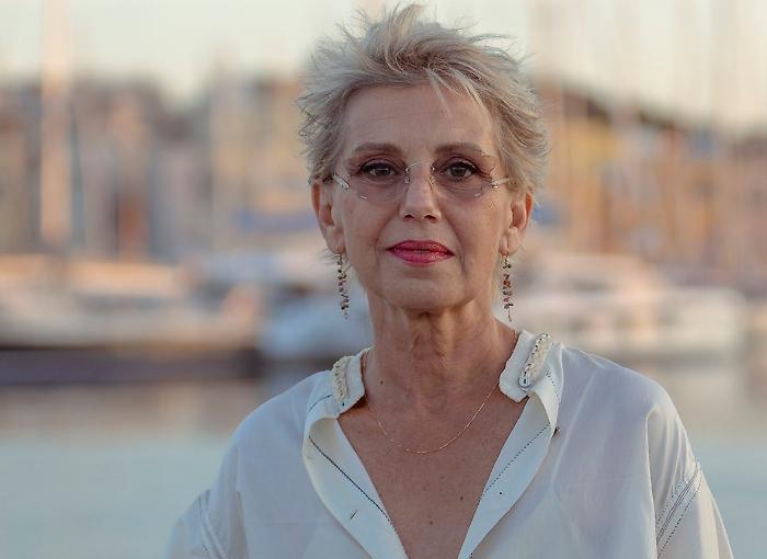 Concita De Gregorio con Erica Mou debutta al teatro Manini di Narni con "In mezzo a un milione di rane e farfalle"