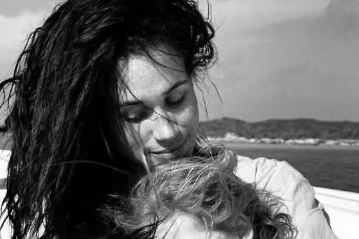  Meghan Markle pubblica foto inedite per il compleanno di Lilibet: "La nostra bellissima bambina"