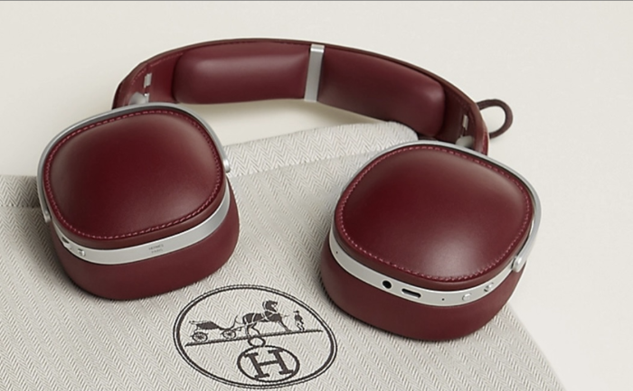 Hermès fa concorrenza ad Apple e lancia un paio di cuffie. Ecco quanto costano in Italia e come sono fatte