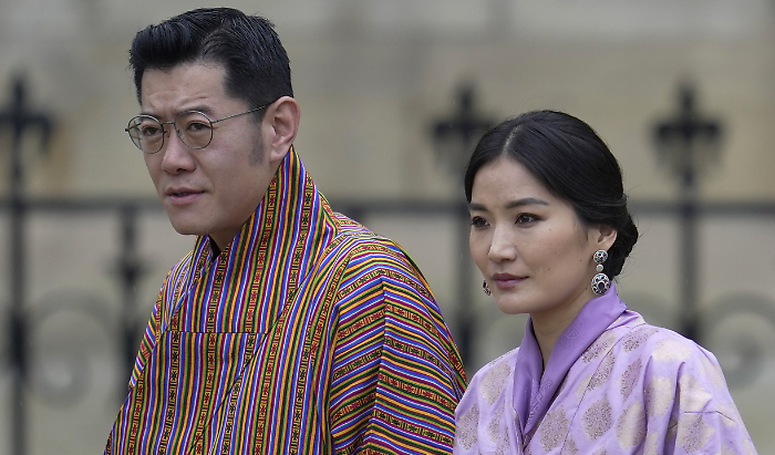 Jetsun Pema, la regina più giovane del mondo compie 35 anniDal Bhutan un raro ritratto di famiglia: chi è la “Kate dell’Himalaya” che incarna la monarchia più riservata del mondo