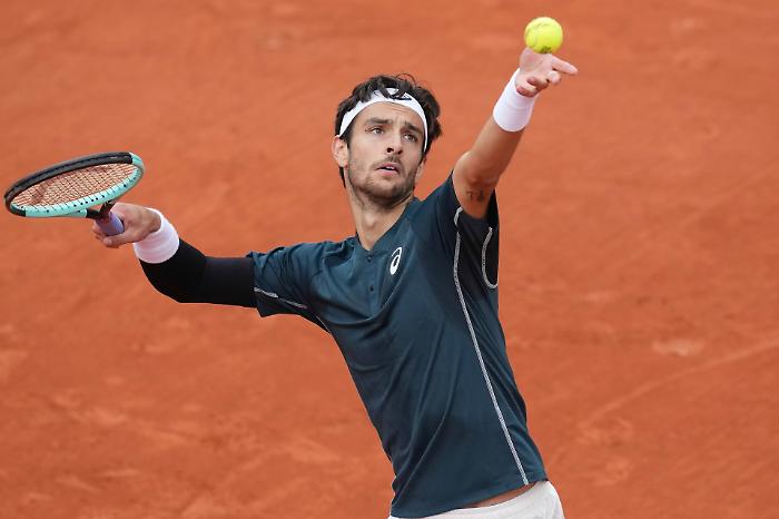 Roland Garros, Lorenzo Musetti sfida Carlos Alcaraz per un posto in finale: orario, dove vederla e precedenti tra i due 