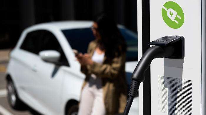 Il Tifernate si fa più elettrico: ok al potenziamento delle colonne di ricarica per le auto