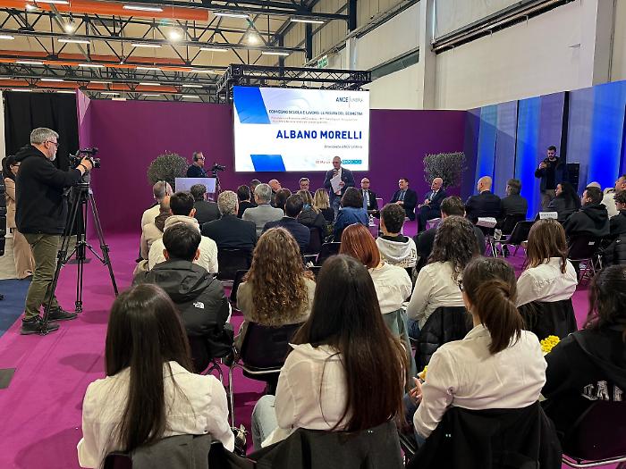 Borse di studio da 30 mila euro per i giovani aspiranti geometri: ecco come fare per partecipare al bando Ance