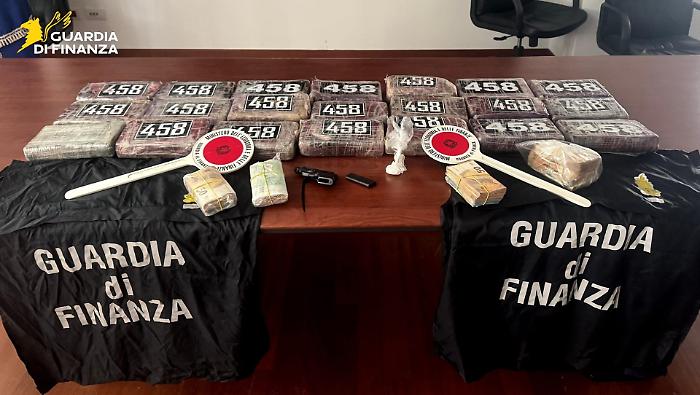 Maxi-sequestro di 25 chili di cocaina da oltre 2,5 milioni di euro. Traffico di droga tra Spello e Foligno: un arresto 