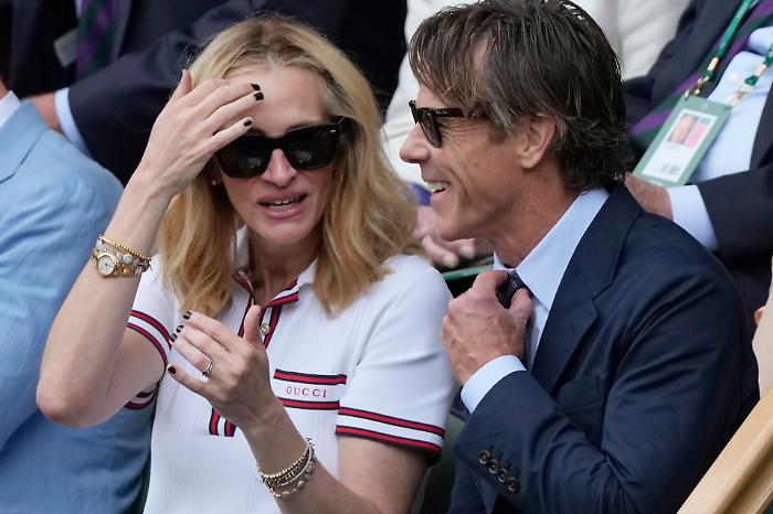 Daniel Moder, chi è il marito di Julia Roberts: una storia d'amore che dura da 23 anni. Dal primo incontro grazie a Brad Pitt al matrimonio segreto